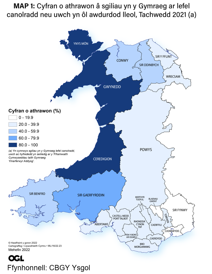 Map 1 yn dangos mae Ynys Môn, Gwynedd a Ceredigion sydd â'r gyfran uchaf o athrawon â sgiliau iaith Gymraeg lefel canolradd neu uwch.