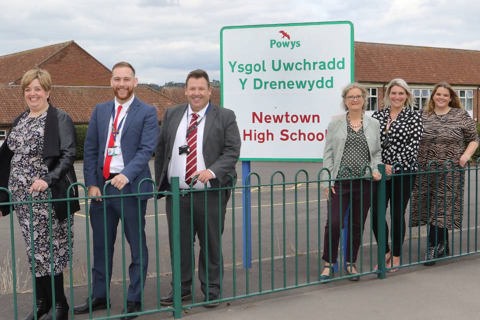 Ysgol Uwchradd y Drenewydd