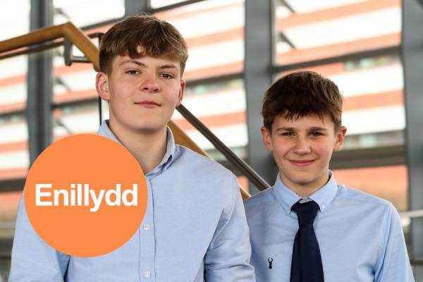 Dylan Pritchard Evans a Hari Thomas