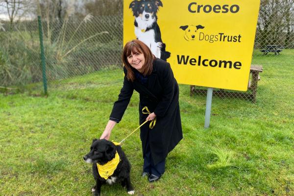 Lesley Griffiths, Dogs Trust Pen-y-bont ar Ogwr