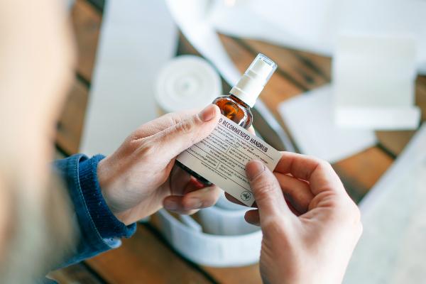 Gweinidog yr Economi yn cymeradwyo busnesau sy’n helpu yn y frwydr yn erbyn y coronafeirws