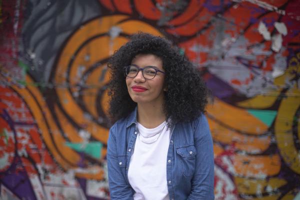 Cronfa i gefnogi gweithwyr llawrydd creadigol o effaith coronafeirws (COVID-19) nawr ar agor