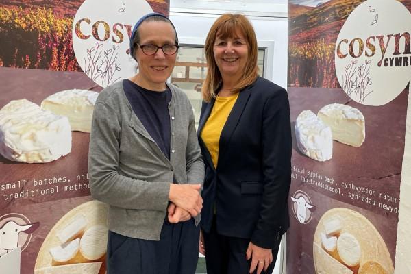 Dr Carrie Rimes a Lesley Griffiths 