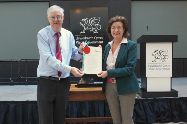 Yn seremoni selio'r Bil