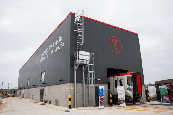  Turn olwynion gwerth £10.5m yng Nghaergybi