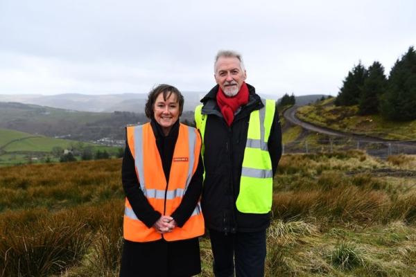 Huw Irranca-Davies ac Ysgrifennydd Gwladol Cymru, Jo Stevens.