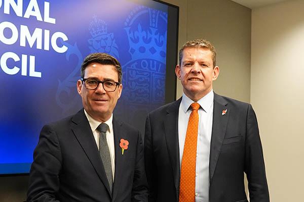 Y Prif Weinidog Rhun ap Iorwerth a Prif Weinidog DU Andy Burnham