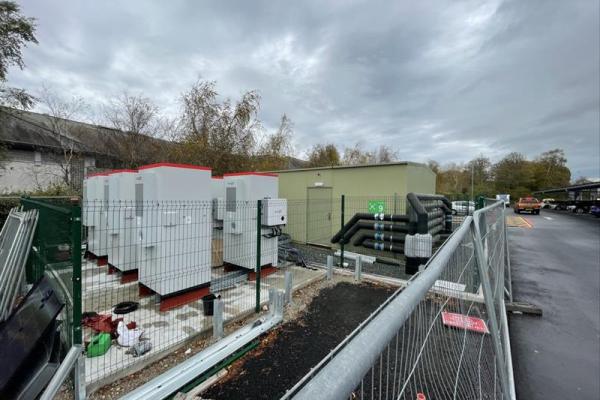 Pwmp gwres, swyddfeydd Llangefni 