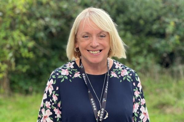 Fiona Jones: Cadeirydd Awdurdod Tomenni nas Defnyddir Cymru