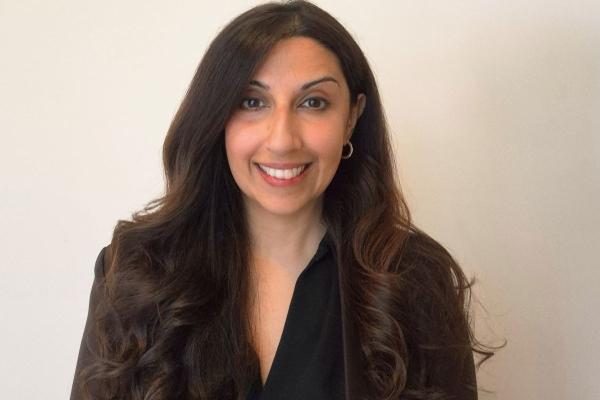 Llun o Mehreen Suleman Is-gadeirydd Pwyllgor Optometrig Cymru
