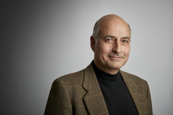 Yr Athro Peter Ghazal